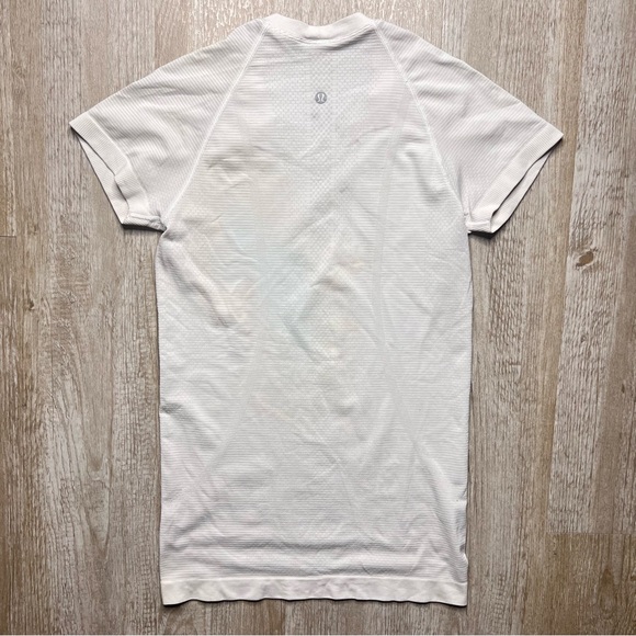 Lululemon swiftly tech t shirt - has flaws - Picture 5 of 6